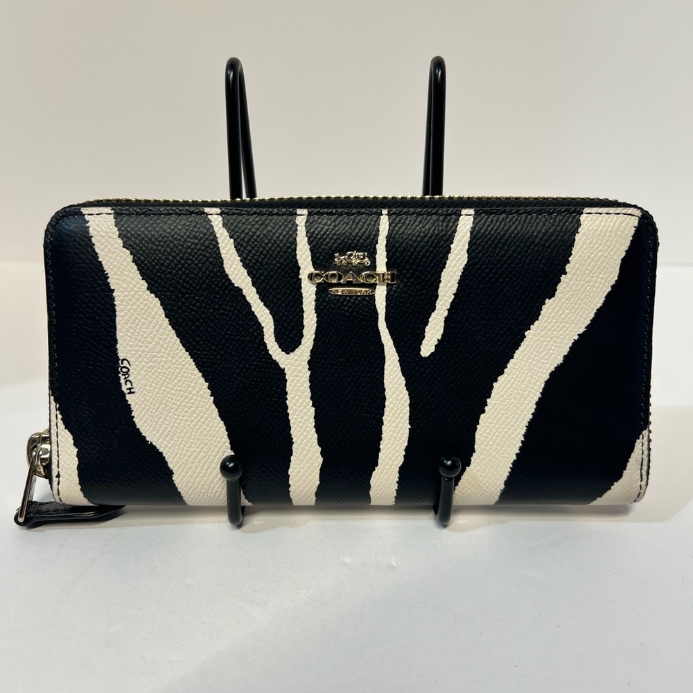 Coach Zipper Wallet
